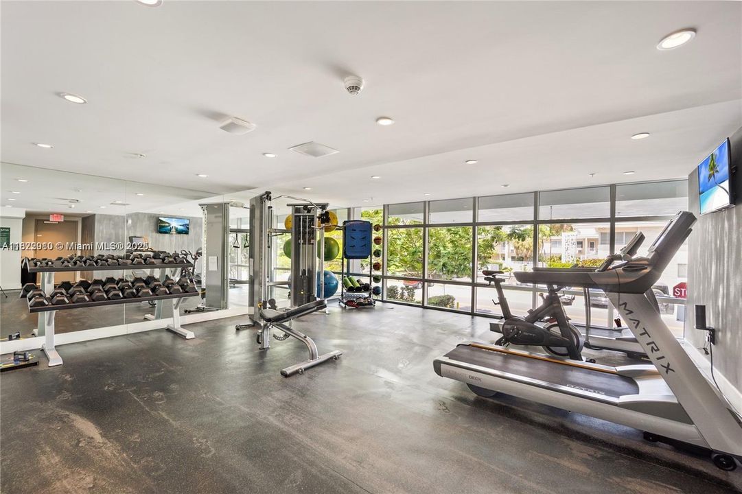 待售: $1,025,000 (2 贝兹, 2 浴室, 1703 平方英尺)