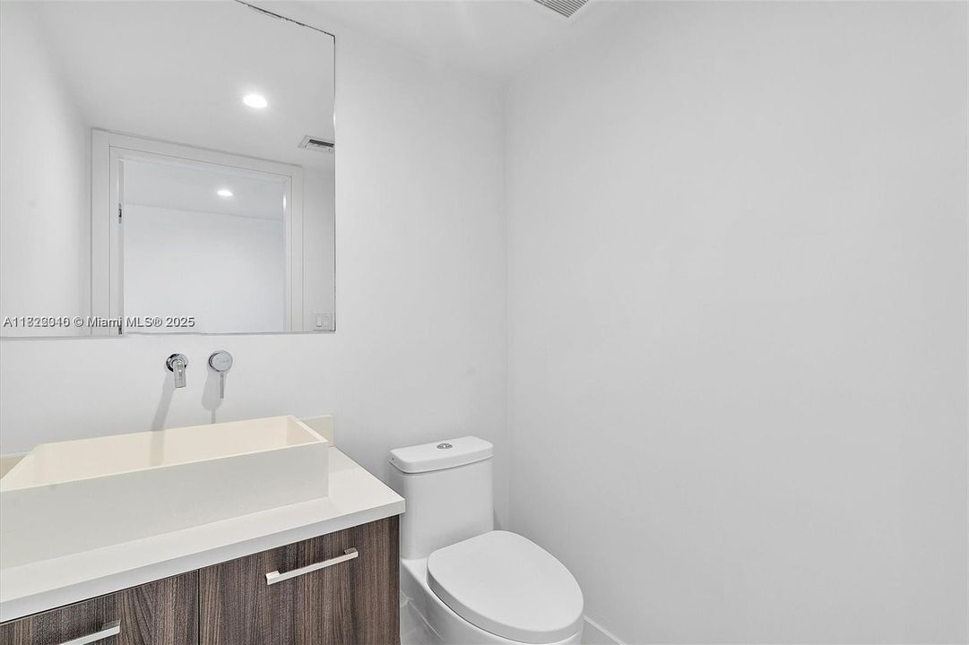 待售: $1,025,000 (2 贝兹, 2 浴室, 1703 平方英尺)