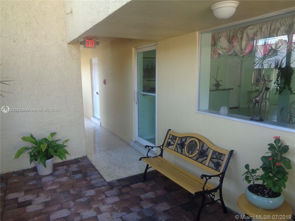 Vendido Recientemente: $330,000 (2 camas, 1 baños, 906 Pies cuadrados)