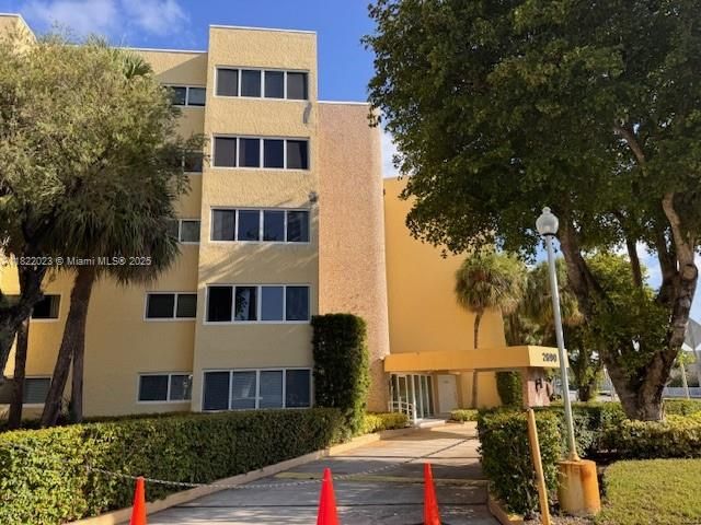 Vendido Recientemente: $330,000 (2 camas, 1 baños, 906 Pies cuadrados)