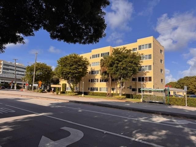 Vendido Recientemente: $330,000 (2 camas, 1 baños, 906 Pies cuadrados)