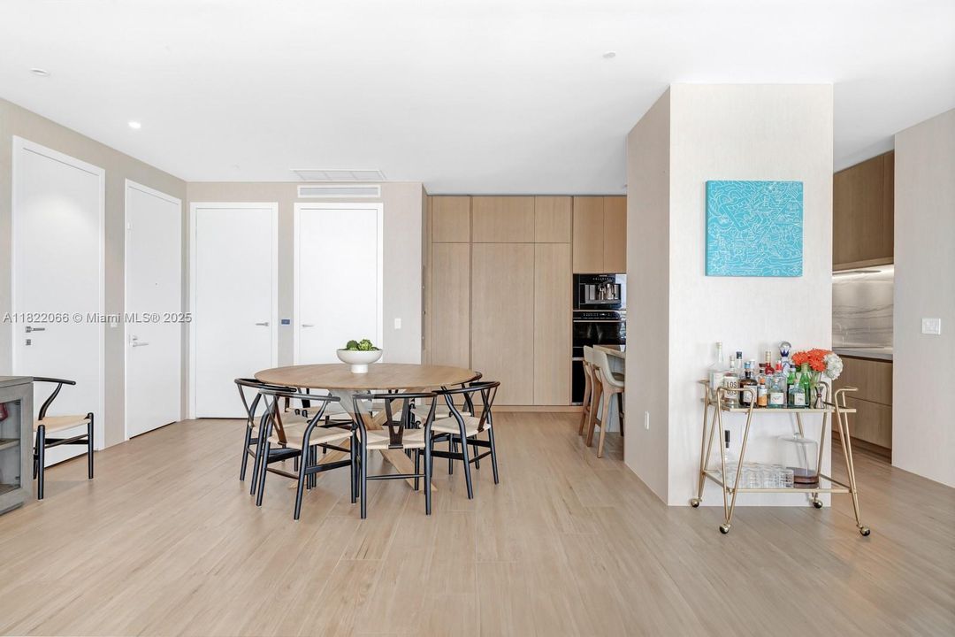 待售: $3,500,000 (2 贝兹, 2 浴室, 1522 平方英尺)