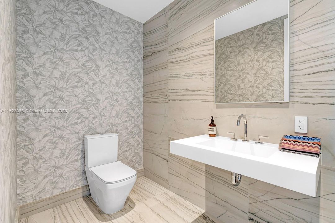 待售: $3,500,000 (2 贝兹, 2 浴室, 1522 平方英尺)