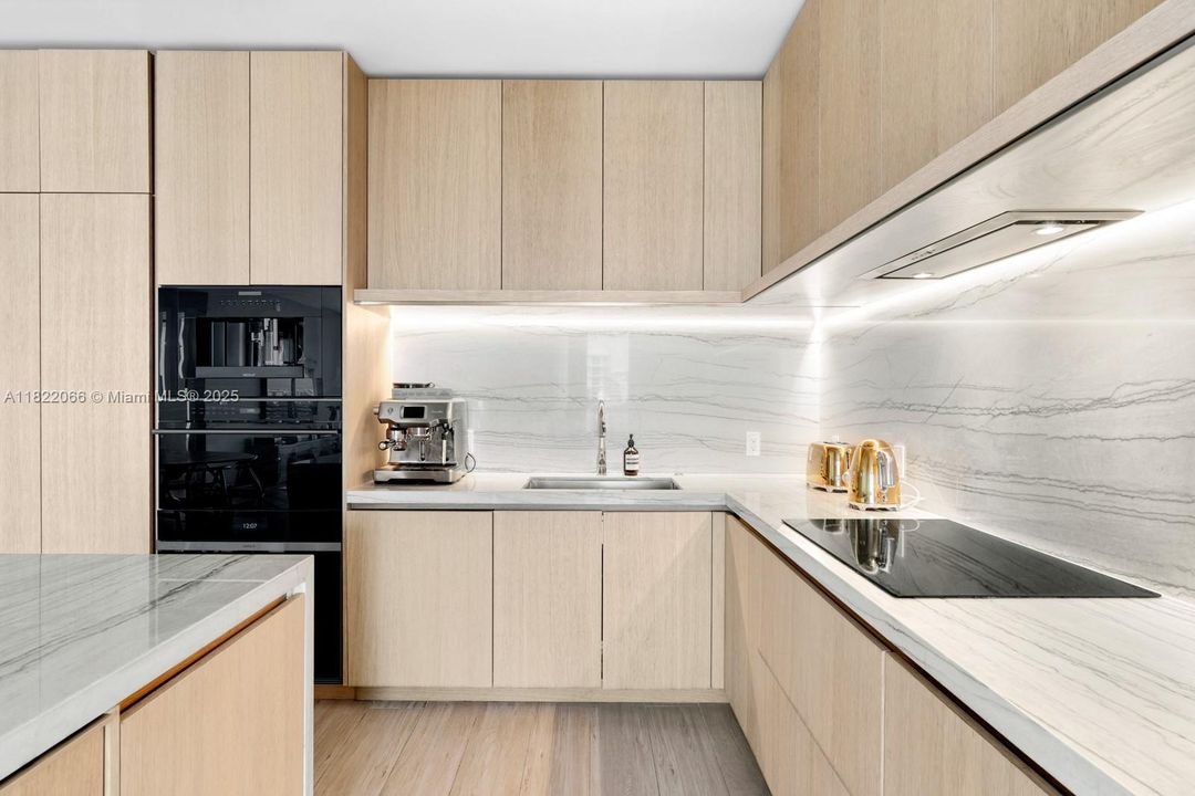 待售: $3,500,000 (2 贝兹, 2 浴室, 1522 平方英尺)