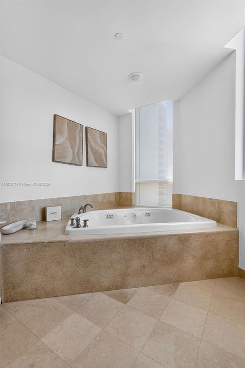 待售: $6,500,000 (4 贝兹, 6 浴室, 5141 平方英尺)