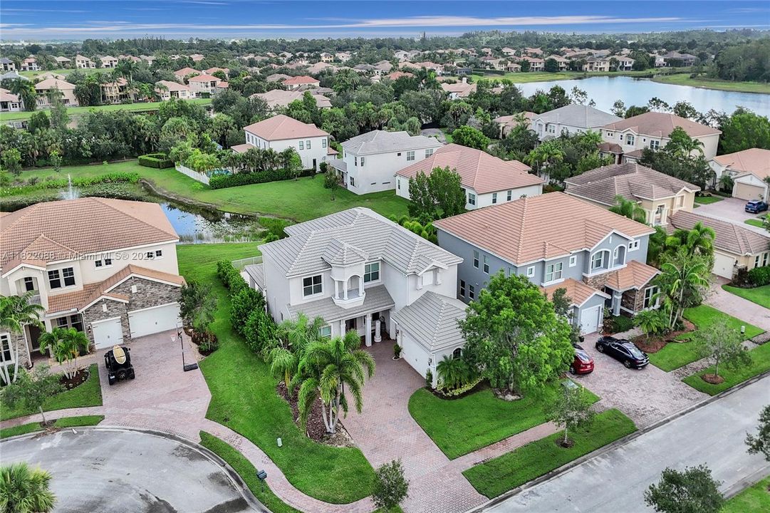 Recently Rented: $6,000 (5 beds, 3 baths, 4183 Square Feet)