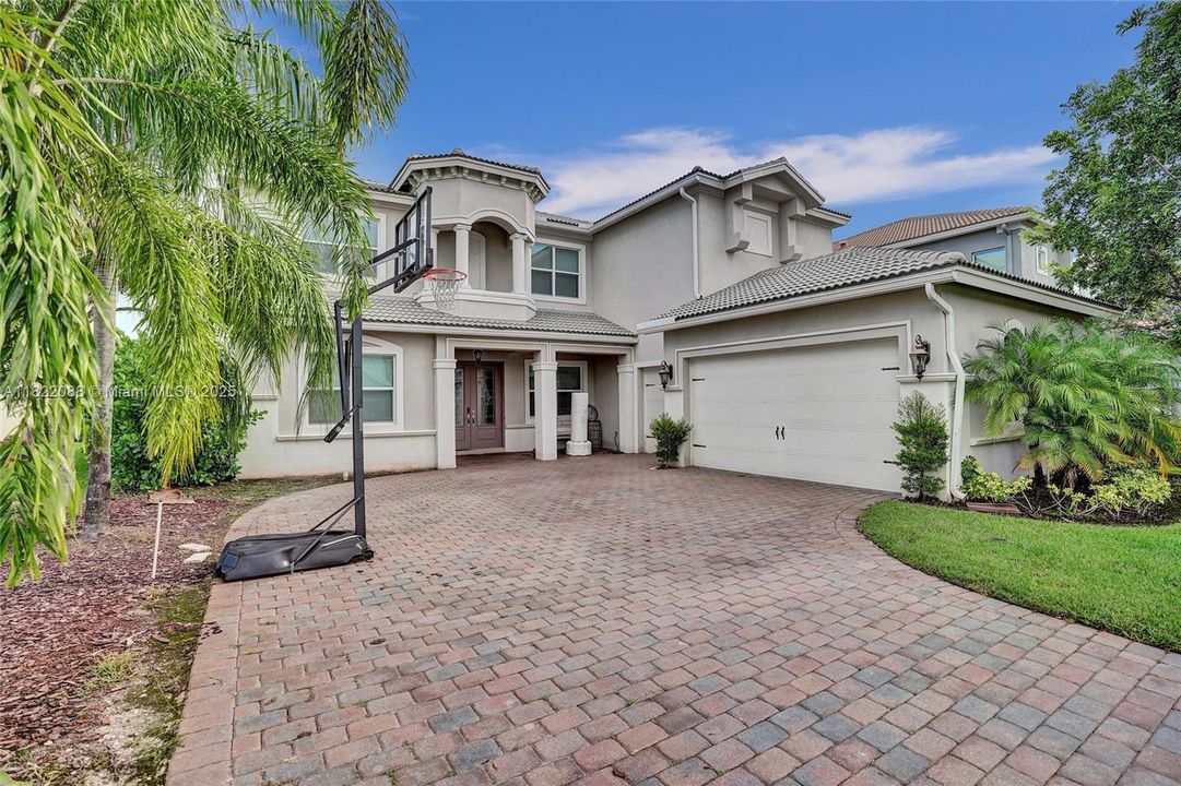 Recently Rented: $6,000 (5 beds, 3 baths, 4183 Square Feet)