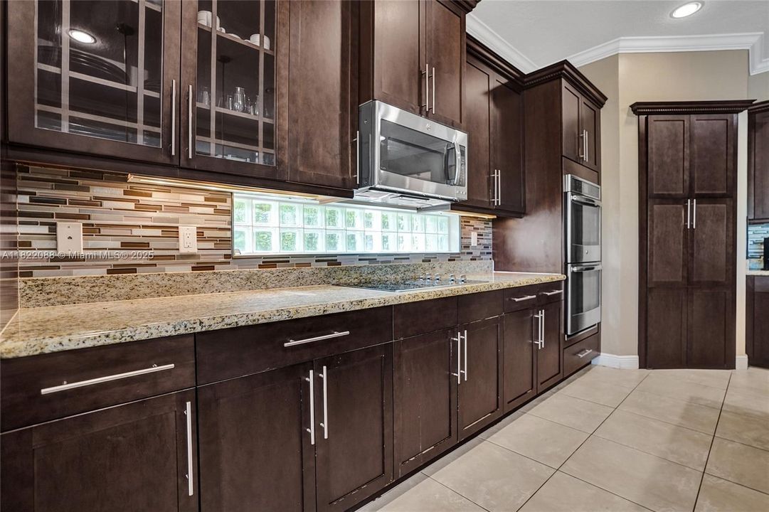 Recently Rented: $6,000 (5 beds, 3 baths, 4183 Square Feet)