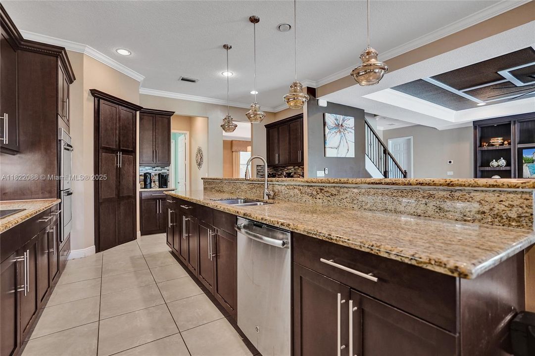 Recently Rented: $6,000 (5 beds, 3 baths, 4183 Square Feet)