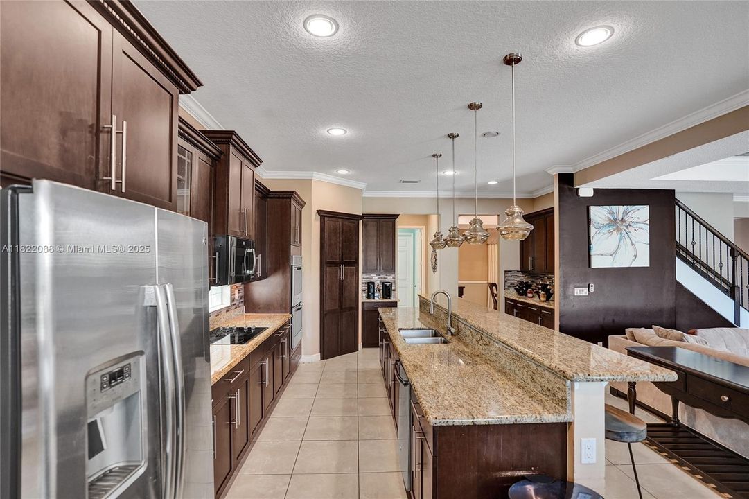 Recently Rented: $6,000 (5 beds, 3 baths, 4183 Square Feet)