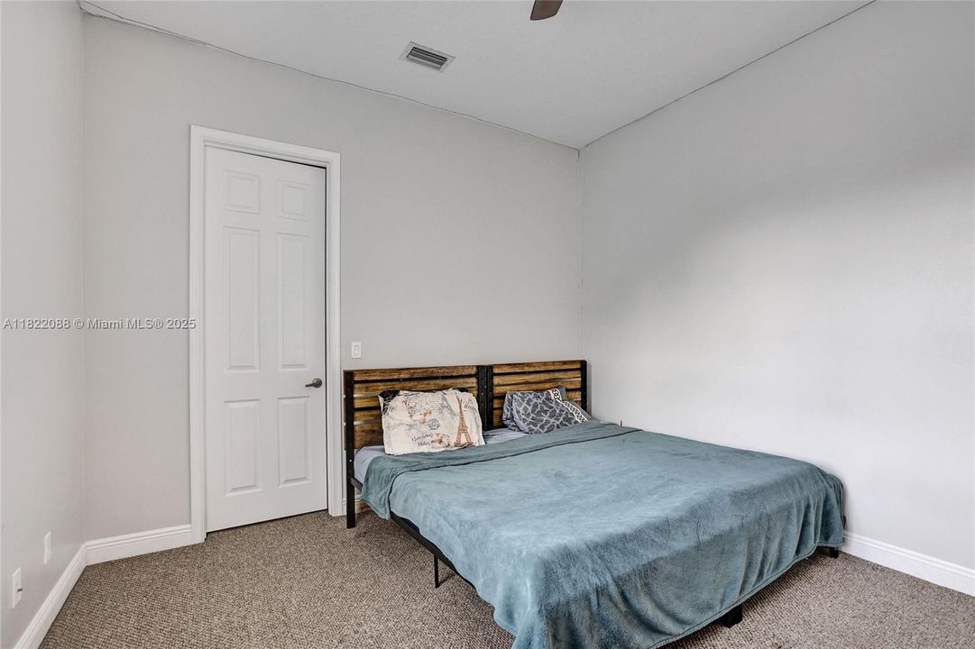 Recently Rented: $6,000 (5 beds, 3 baths, 4183 Square Feet)