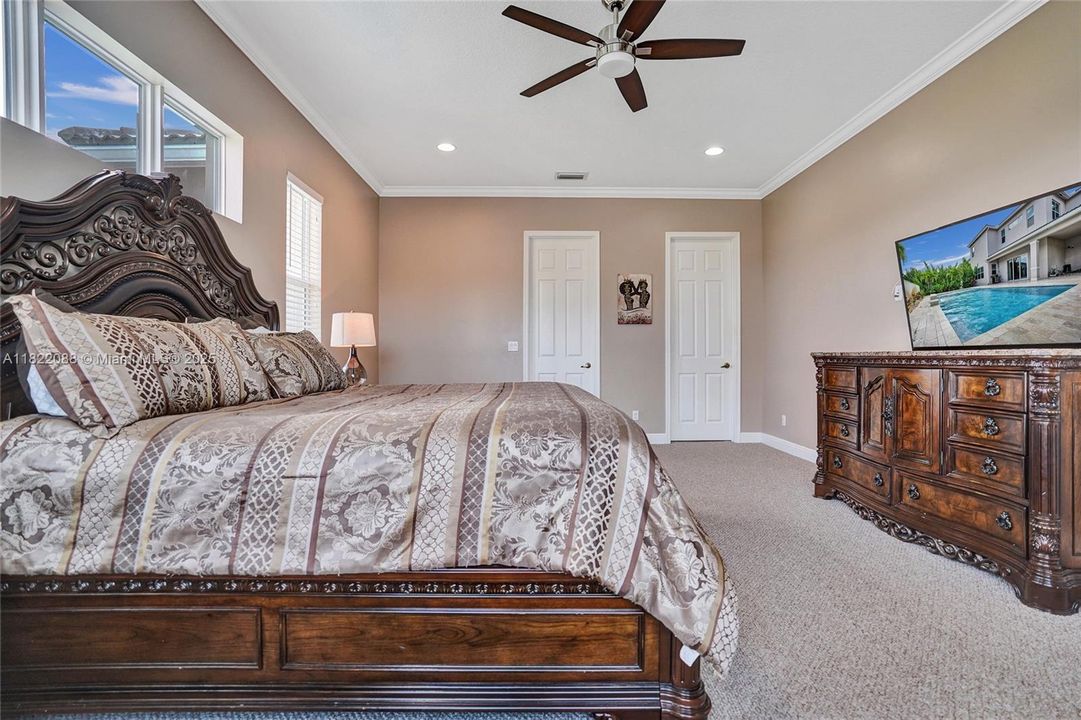 Recently Rented: $6,000 (5 beds, 3 baths, 4183 Square Feet)