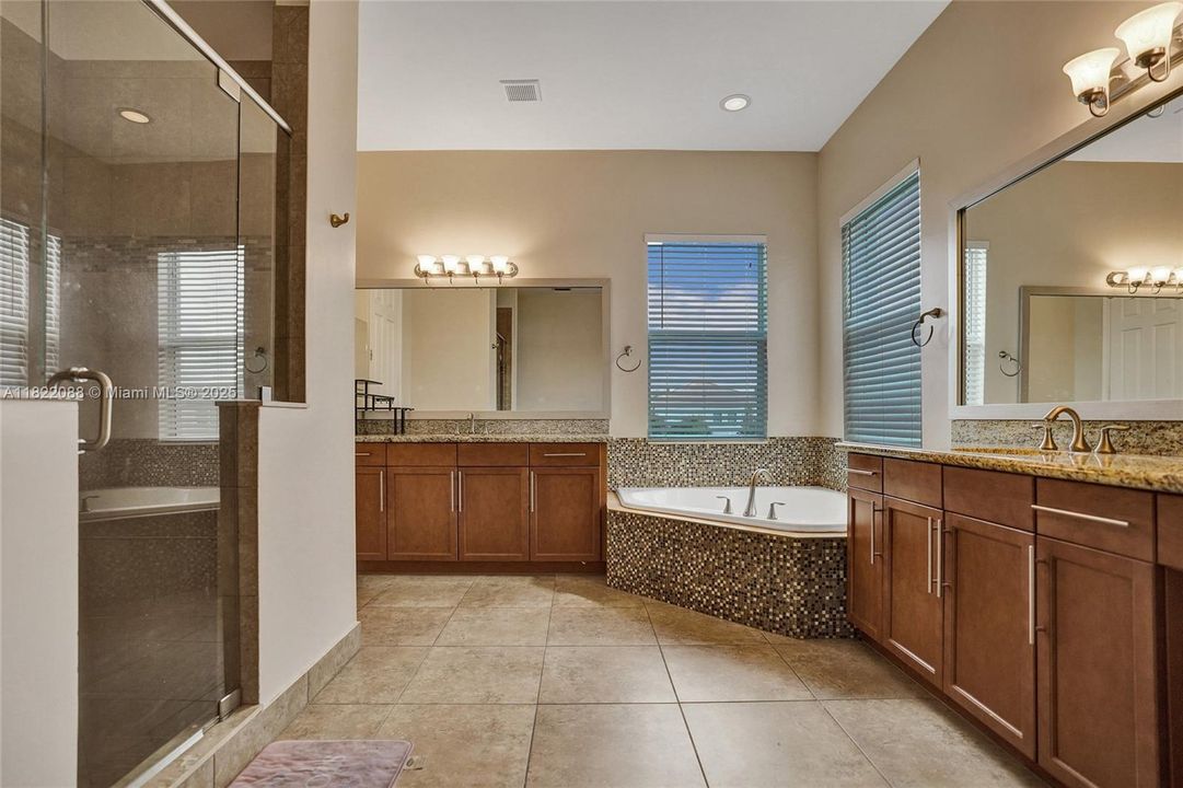 Recently Rented: $6,000 (5 beds, 3 baths, 4183 Square Feet)