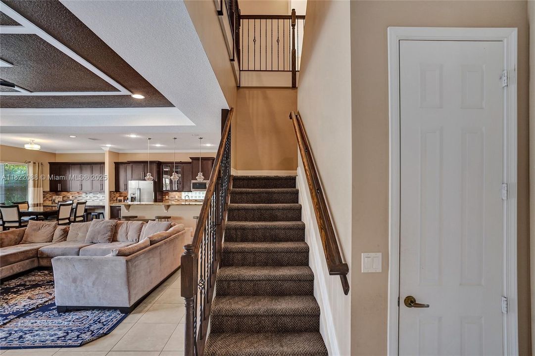 Recently Rented: $6,000 (5 beds, 3 baths, 4183 Square Feet)