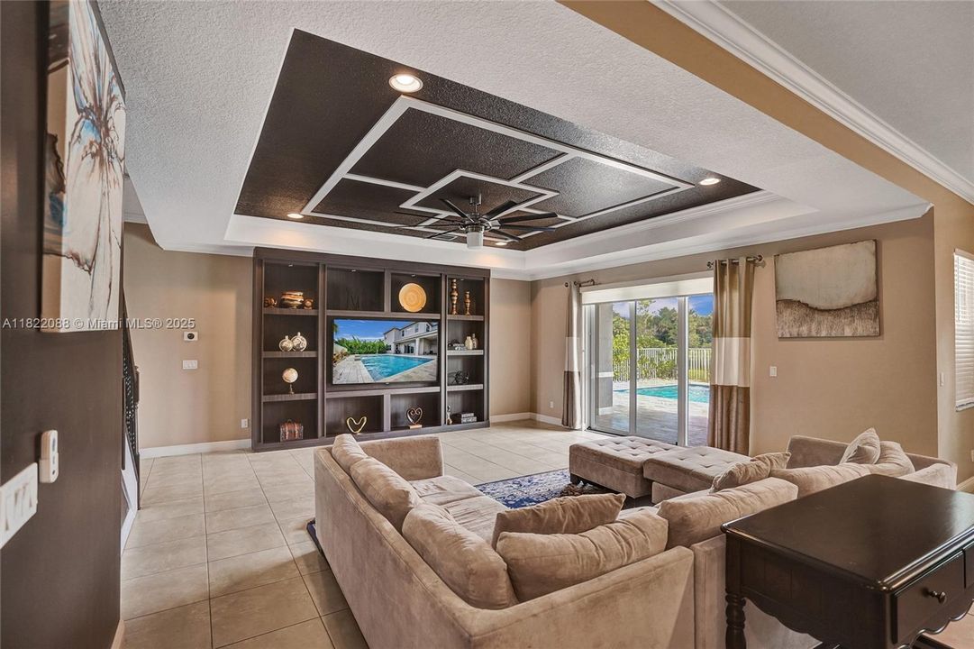 Recently Rented: $6,000 (5 beds, 3 baths, 4183 Square Feet)