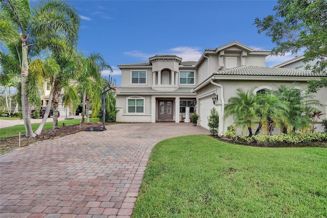 Recently Rented: $6,000 (5 beds, 3 baths, 4183 Square Feet)