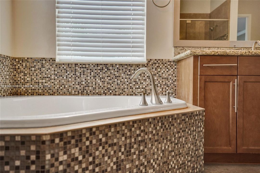 Recently Rented: $6,000 (5 beds, 3 baths, 4183 Square Feet)