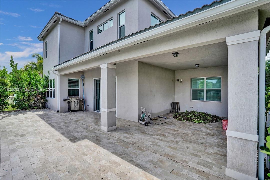 Recently Rented: $6,000 (5 beds, 3 baths, 4183 Square Feet)