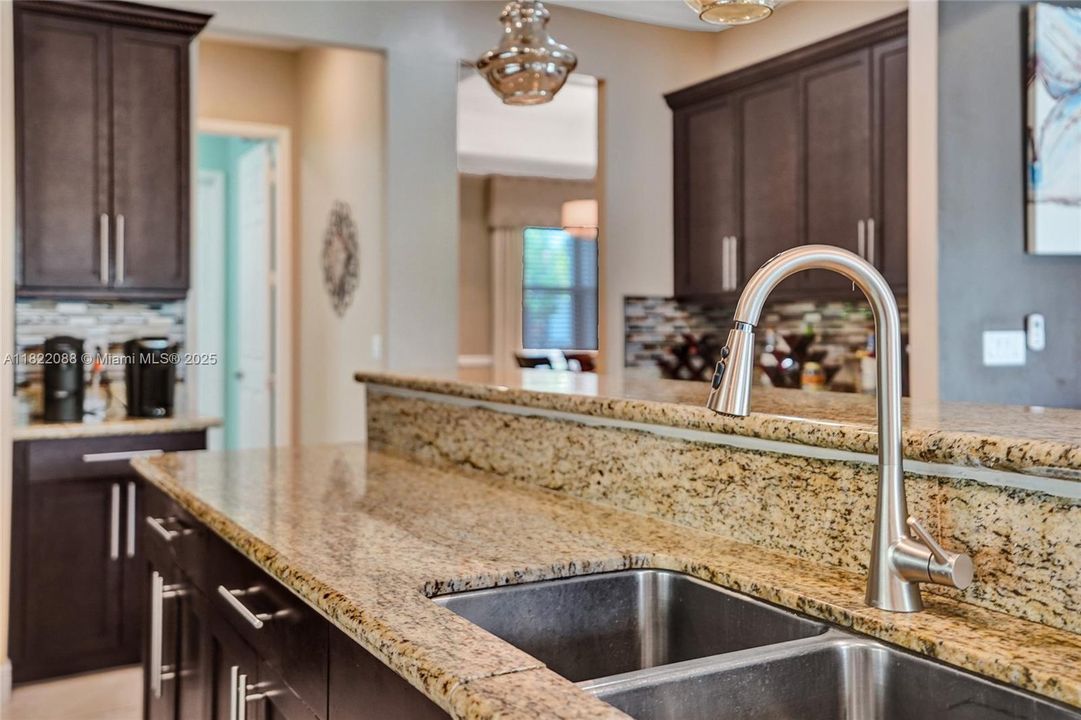 Recently Rented: $6,000 (5 beds, 3 baths, 4183 Square Feet)