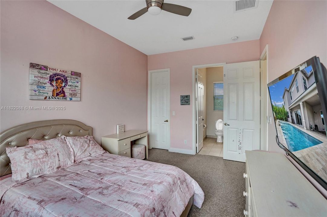 Recently Rented: $6,000 (5 beds, 3 baths, 4183 Square Feet)