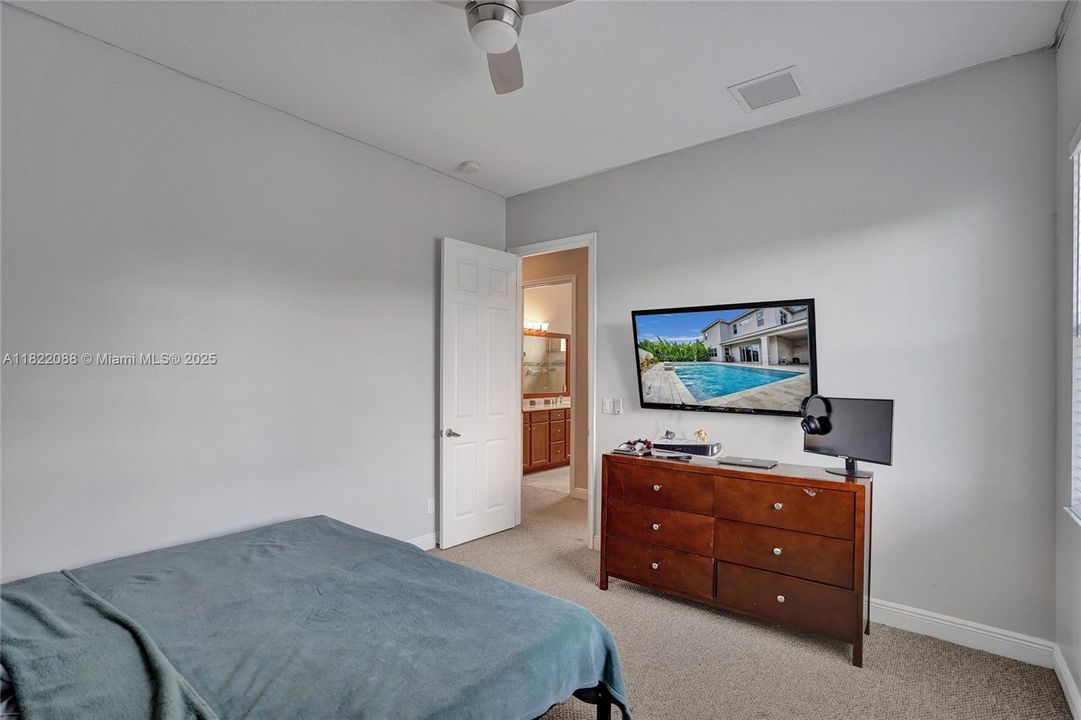 Recently Rented: $6,000 (5 beds, 3 baths, 4183 Square Feet)