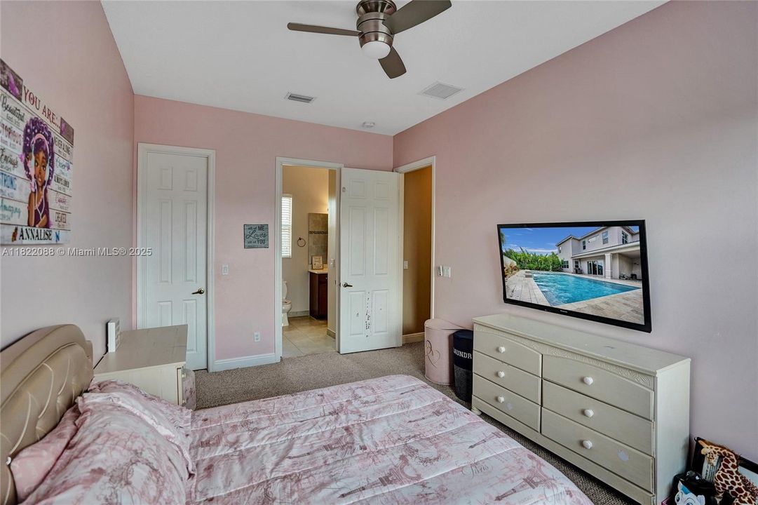 Recently Rented: $6,000 (5 beds, 3 baths, 4183 Square Feet)