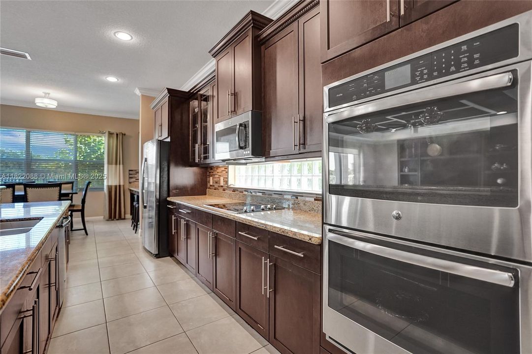 Recently Rented: $6,000 (5 beds, 3 baths, 4183 Square Feet)