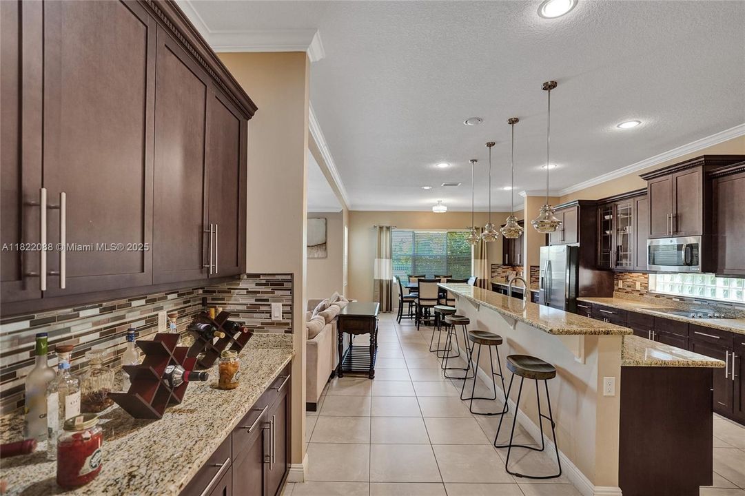 Recently Rented: $6,000 (5 beds, 3 baths, 4183 Square Feet)