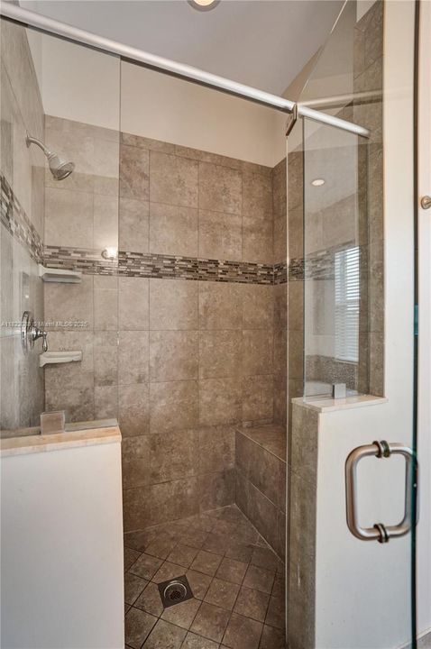 Recently Rented: $6,000 (5 beds, 3 baths, 4183 Square Feet)