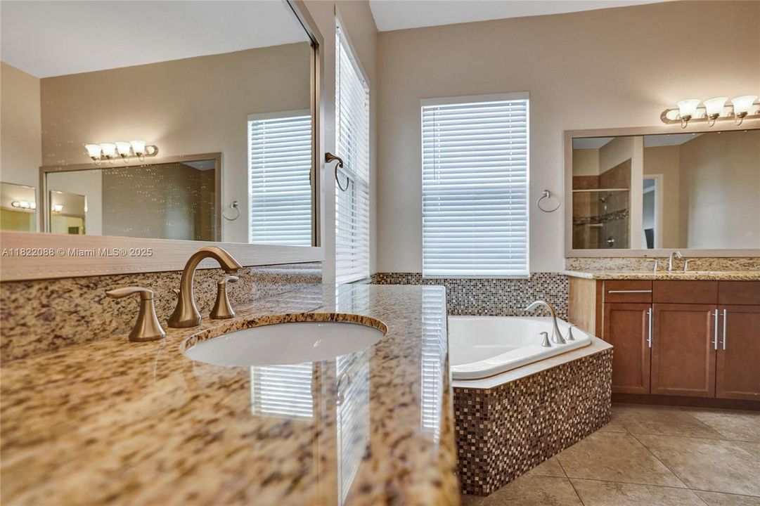 Recently Rented: $6,000 (5 beds, 3 baths, 4183 Square Feet)