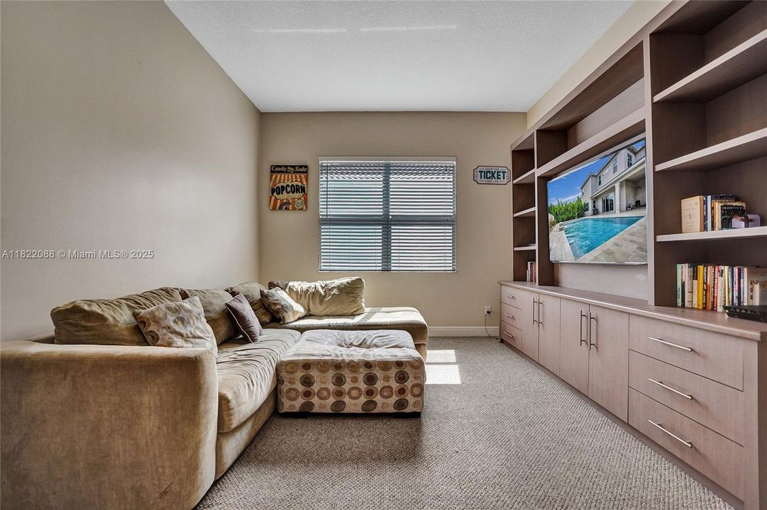 Recently Rented: $6,000 (5 beds, 3 baths, 4183 Square Feet)