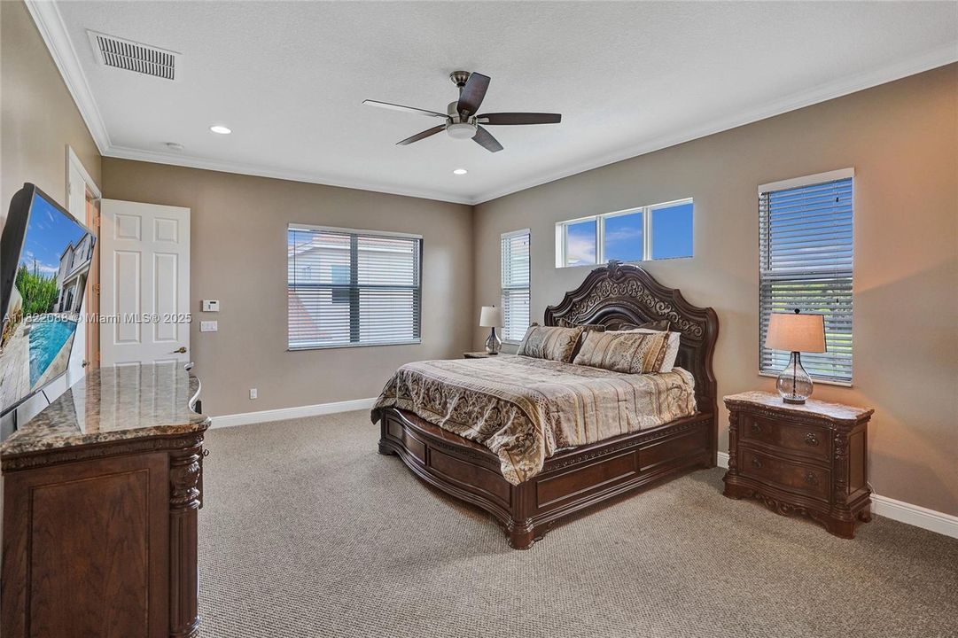 Recently Rented: $6,000 (5 beds, 3 baths, 4183 Square Feet)