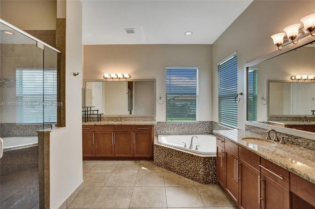 Recently Rented: $6,000 (5 beds, 3 baths, 4183 Square Feet)