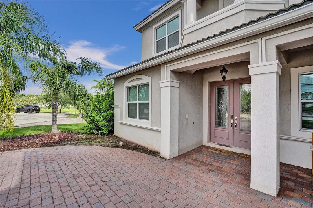 Recently Rented: $6,000 (5 beds, 3 baths, 4183 Square Feet)