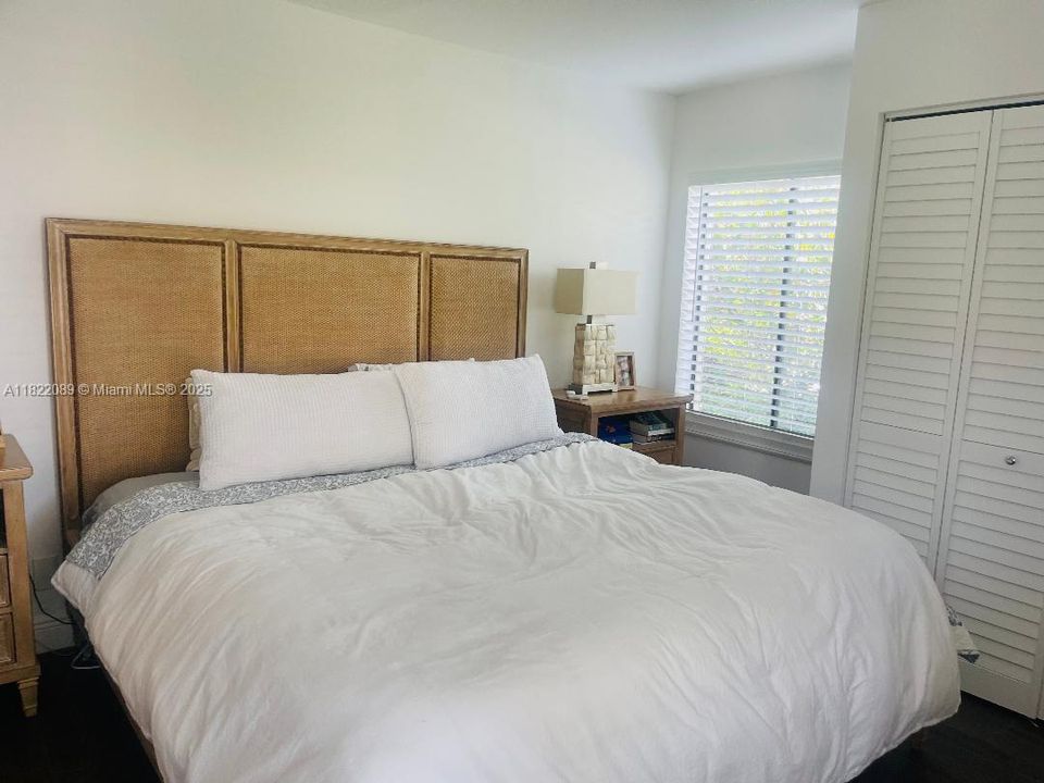 Недавно продано: $239,000 (2 спален, 2 ванн, 1100 Квадратных фут)