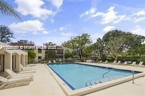 Недавно продано: $239,000 (2 спален, 2 ванн, 1100 Квадратных фут)