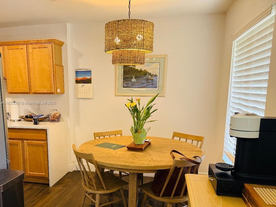 Недавно продано: $239,000 (2 спален, 2 ванн, 1100 Квадратных фут)