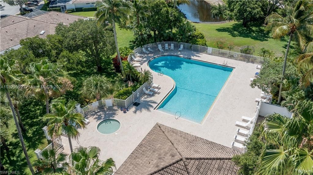 合同活跃: $360,000 (2 贝兹, 2 浴室, 1152 平方英尺)