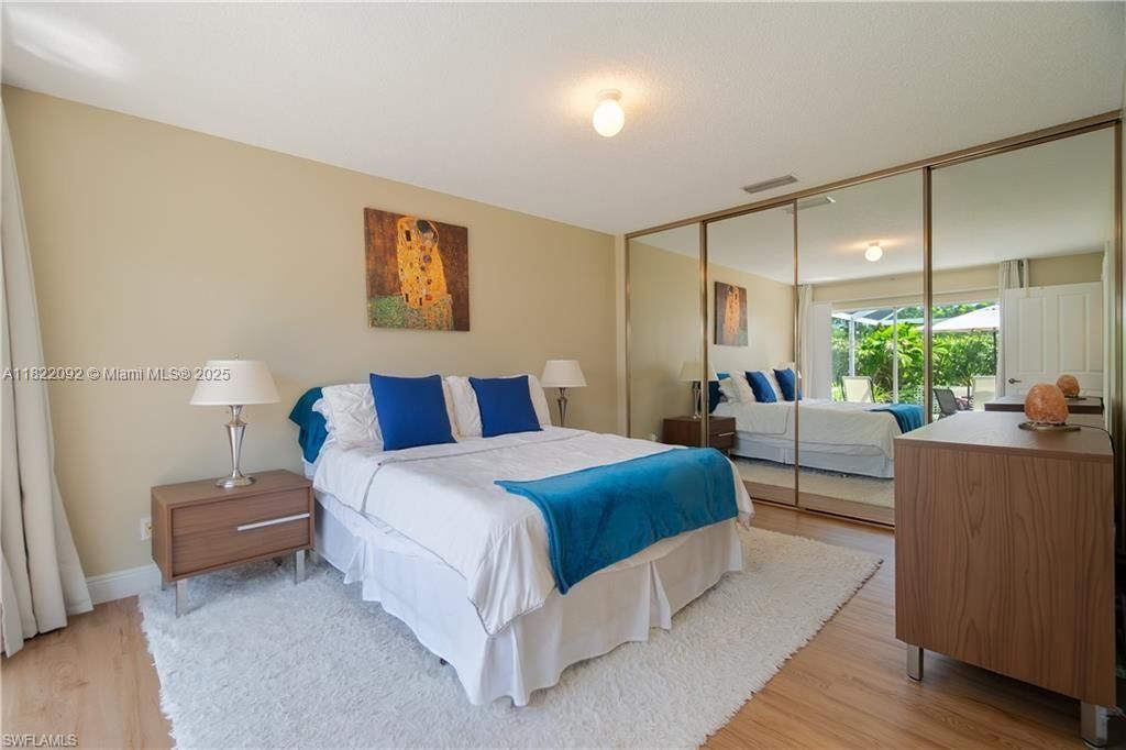 合同活跃: $360,000 (2 贝兹, 2 浴室, 1152 平方英尺)