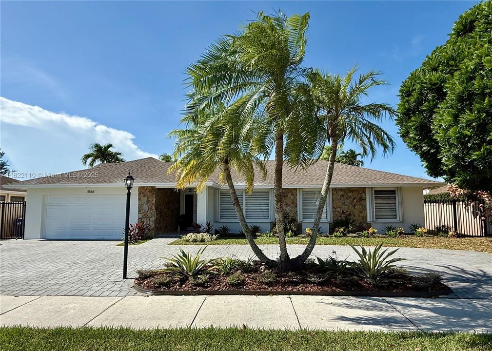 Recently Rented: $5,800 (4 beds, 2 baths, 1941 Square Feet)