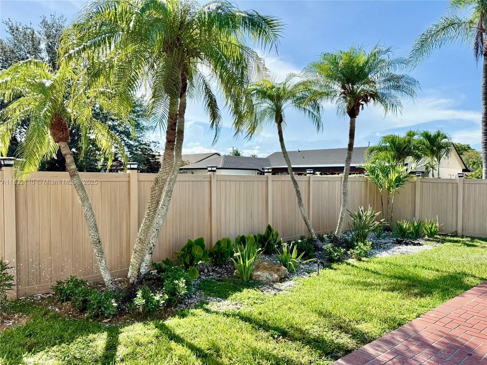 Recently Rented: $5,800 (4 beds, 2 baths, 1941 Square Feet)