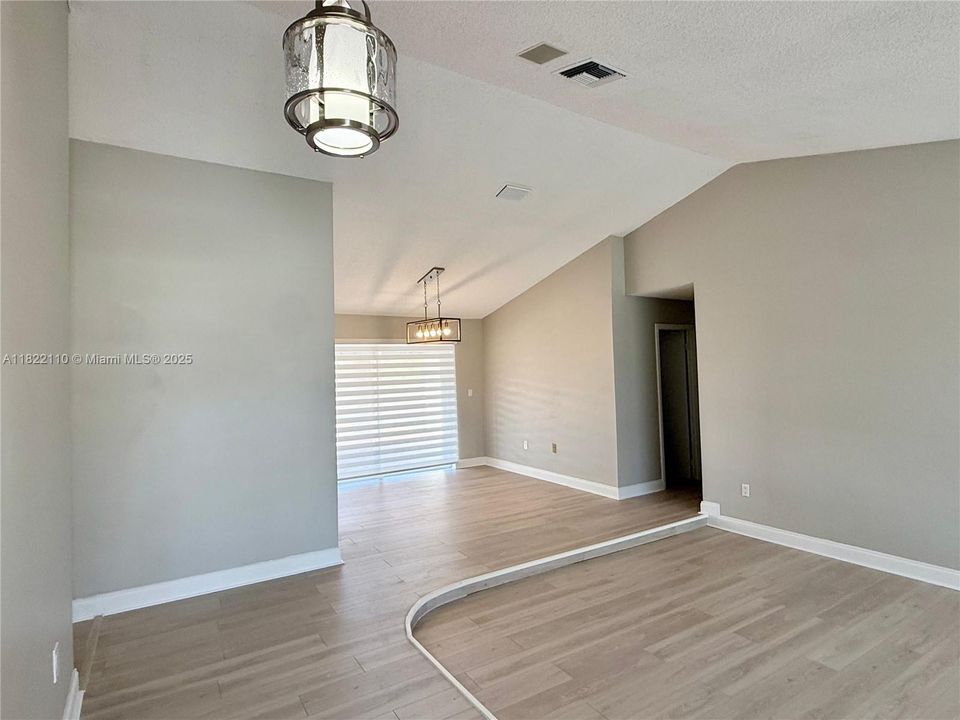 Recently Rented: $5,800 (4 beds, 2 baths, 1941 Square Feet)