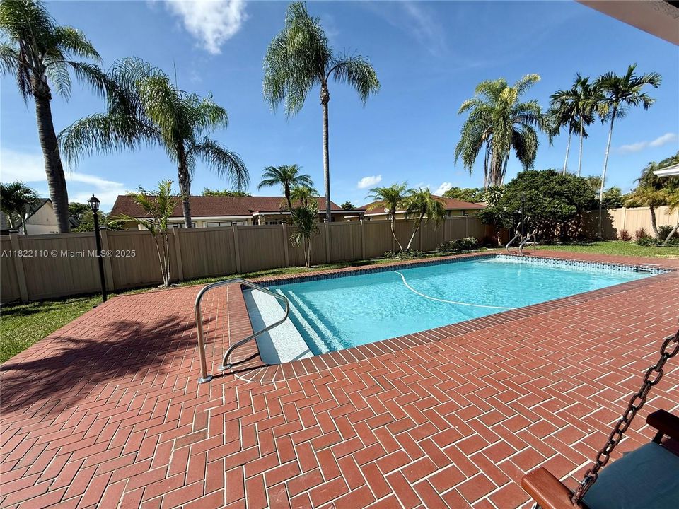 Recently Rented: $5,800 (4 beds, 2 baths, 1941 Square Feet)