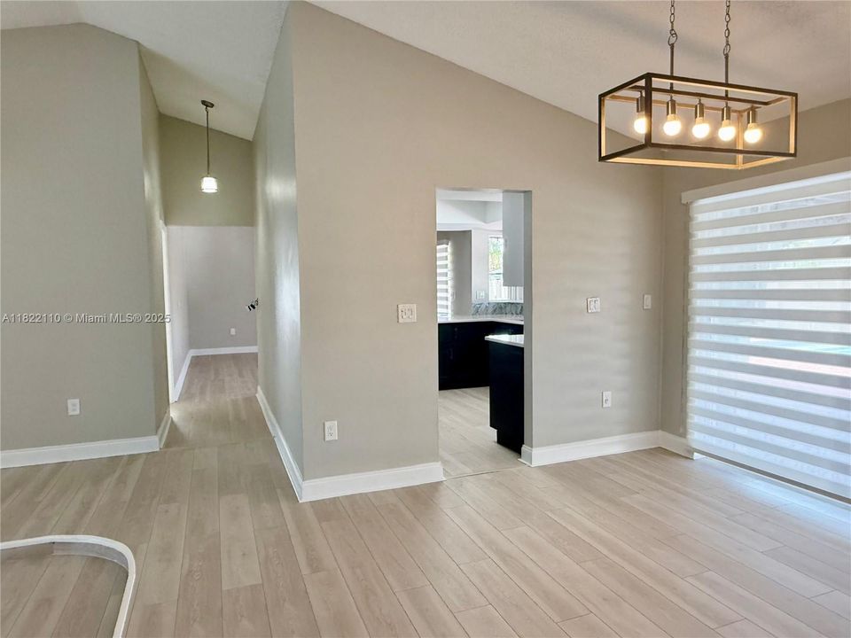 Recently Rented: $5,800 (4 beds, 2 baths, 1941 Square Feet)