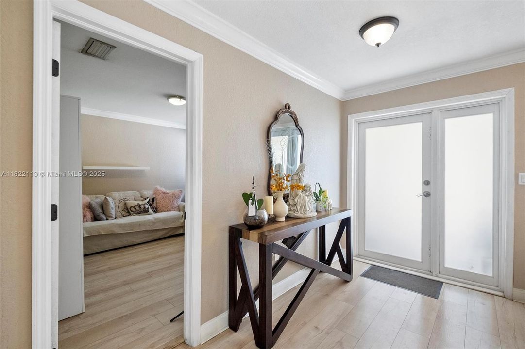 For Sale: $799,000 (4 beds, 2 baths, 1528 Square Feet)