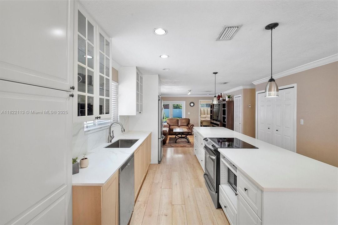 For Sale: $799,000 (4 beds, 2 baths, 1528 Square Feet)