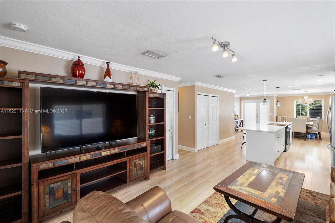 For Sale: $799,000 (4 beds, 2 baths, 1528 Square Feet)