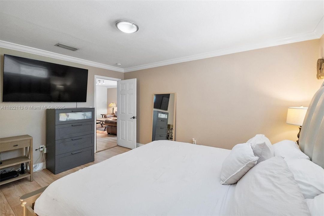 For Sale: $799,000 (4 beds, 2 baths, 1528 Square Feet)