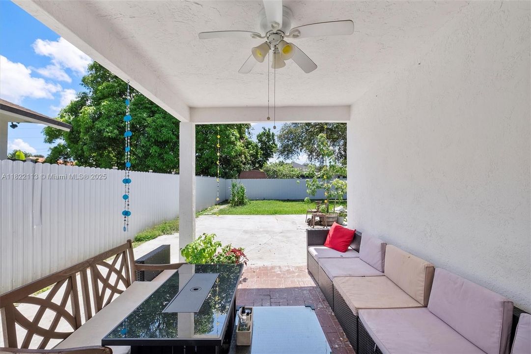 For Sale: $799,000 (4 beds, 2 baths, 1528 Square Feet)