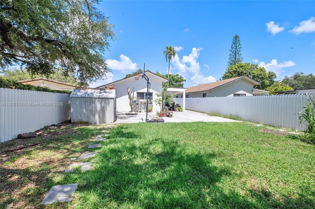 For Sale: $799,000 (4 beds, 2 baths, 1528 Square Feet)